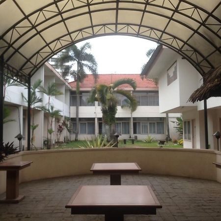 Hotel Royal Palace Bandung Buitenkant foto