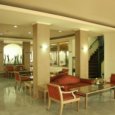 Hotel Royal Palace Bandung Buitenkant foto