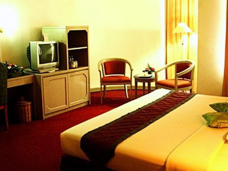 Hotel Royal Palace Bandung Buitenkant foto