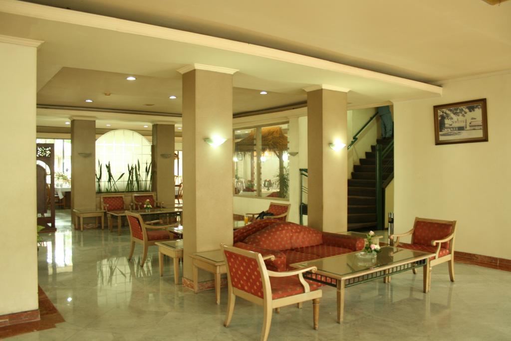 Hotel Royal Palace Bandung Buitenkant foto